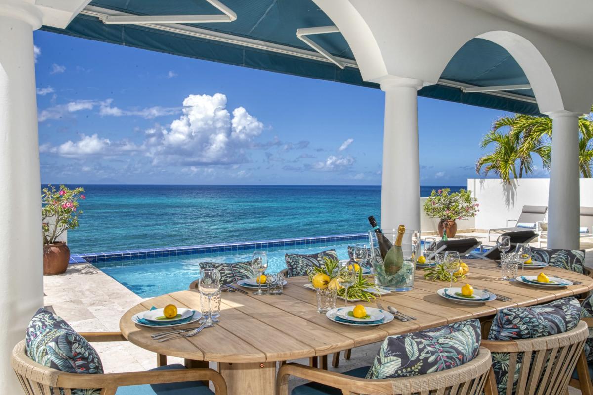 14_EtoiledeMer-OutdoorDining_ villa 4 chambres piscine vue mer Cupecoy Saint Martin